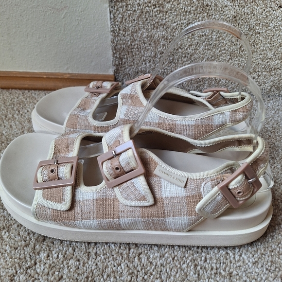 Charles And Keith Womens Tan/Cream Gingham Platform Buckle Sandals Size 41 (11) - Picture 2 of 10